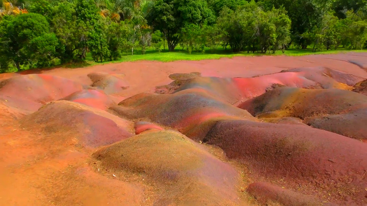 Vùng đất 7 sắc cầu vồng 7 triệu năm tuổi