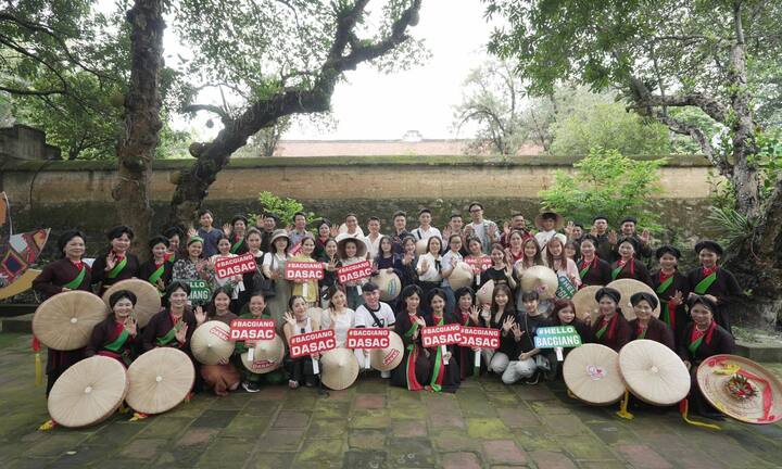 Dàn KOLs đình đám trải nghiệm du lịch, hái vải thiều Bắc Giang