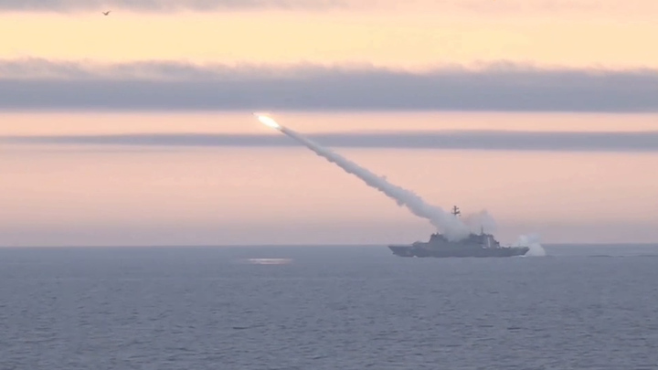 Tàu hộ vệ Rezky mới của Nga phóng thử tên lửa chống hạm Uran