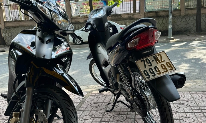 Xe máy bình dân Honda Wave biển số ngũ quý 9 'hét' giá 799 triệu đồng