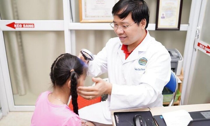 Nuôi chó mèo làm thú cưng, 2 chị em cùng mắc bệnh lạ