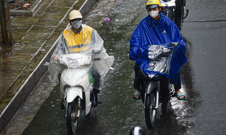 Tin mưa lớn ở Bắc Bộ từ chiều tối 24/6 và dự báo thời tiết 10 ngày tới