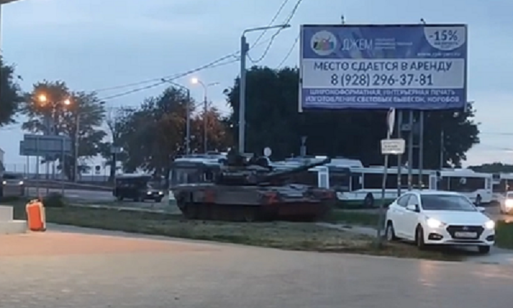 Xe tăng của lực lượng Wagner tiến vào thành phố Rostov