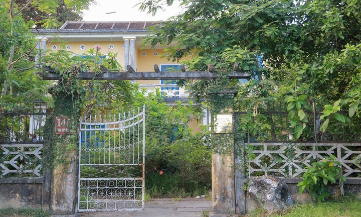 Cảnh hoang tàn trong căn nhà Hoàng Thái hậu cuối cùng của triều Nguyễn
