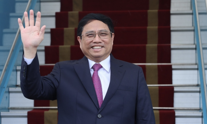 Thủ tướng lên đường thăm chính thức Trung Quốc, dự Hội nghị thường niên Diễn đàn WEF