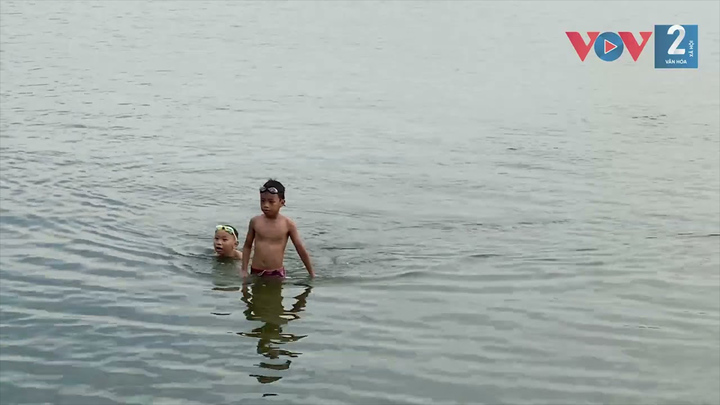 Biến sông hồ thành bể bơi, nguy hiểm tiềm ẩn