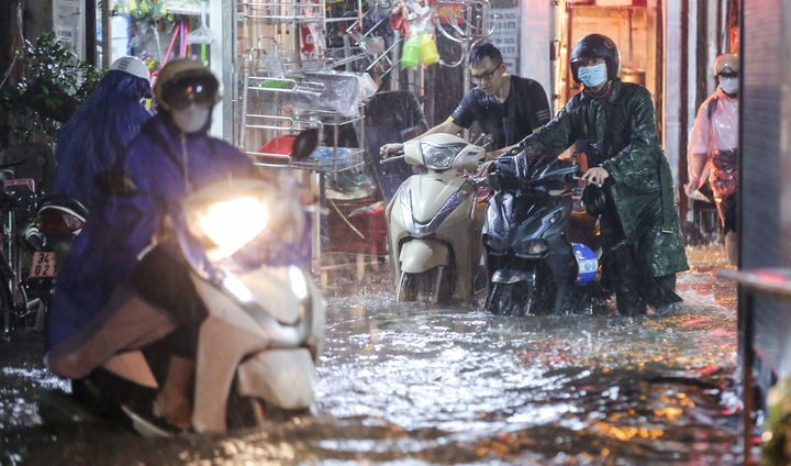 Tin mưa dông, lốc, sét 26/6 và dự báo thời tiết Hà Nội 10 ngày