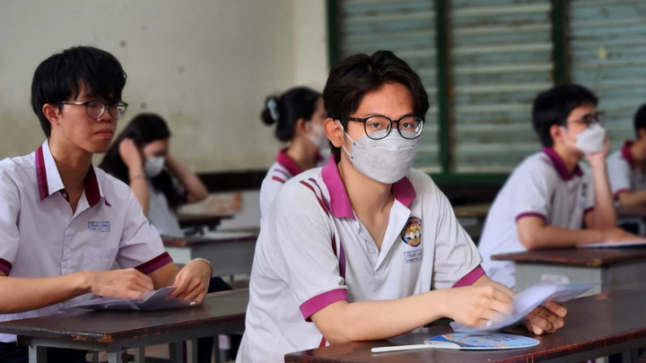 Hơn 100.000 thí sinh ở Hà Nội làm thủ tục dự thi tốt nghiệp THPT 