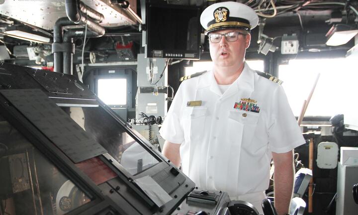 Sĩ quan điều hành tàu tuần dương Mỹ chia sẻ trải nghiệm ở Đà Nẵng