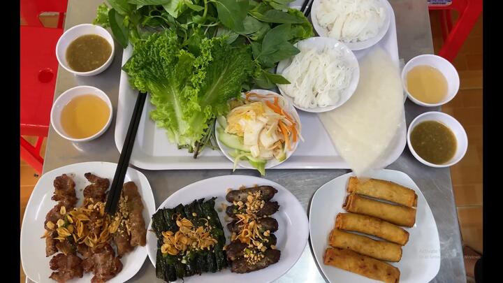 Ghé quán bò lá lốt được Michelin đề xuất, khách nước ngoài ‘săn lùng’