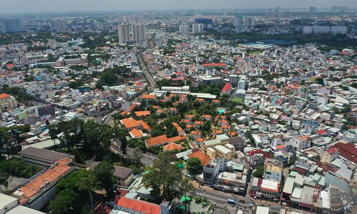 Cử tri TP.HCM bức xúc tình trạng ngập nước, giá nhà thương mại quá cao