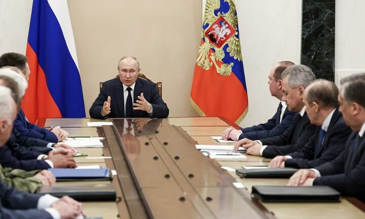 Tổng thống Nga Putin họp với các quan chức an ninh sau vụ nổi loạn của Wagner