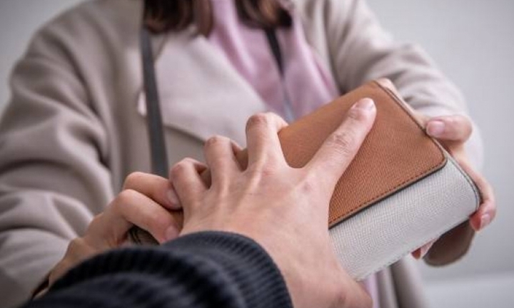 Giúp đỡ người phụ nữ bị cướp, chàng trai không ngờ bị kiện, phải bồi thường gần 2 tỷ đồng