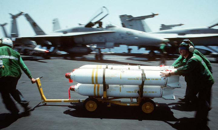 Quốc hội Mỹ kêu gọi viện trợ bom chùm cho Ukraine