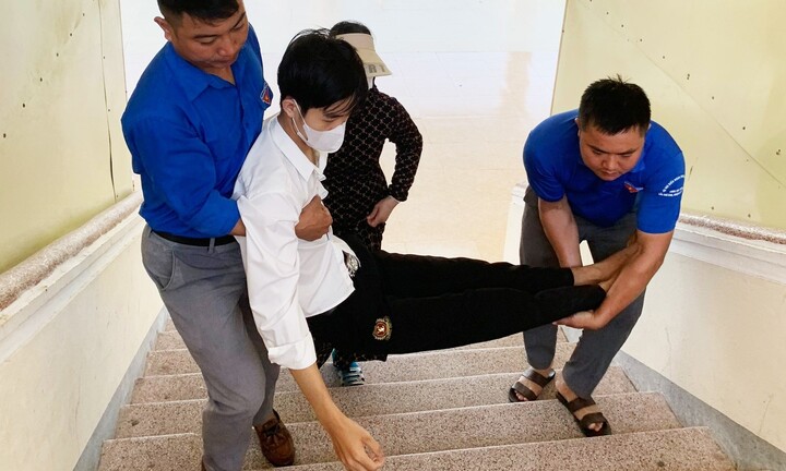 Nam sinh bị gãy xương đùi trước ngày thi tốt nghiệp