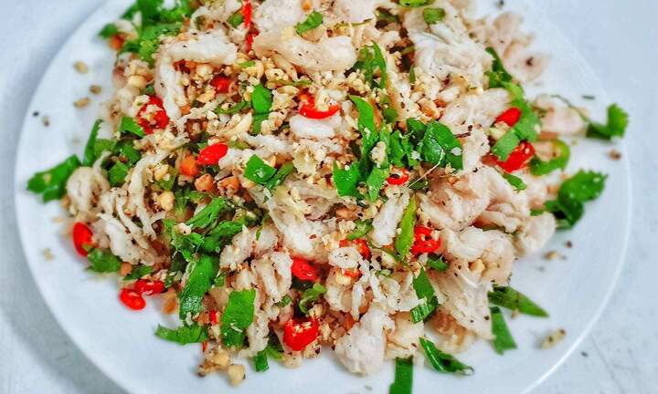 Độc đáo đặc sản gỏi cá nghéo của Quảng Bình không phải mùa nào cũng có