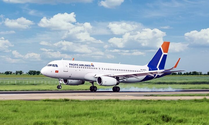 44 khách phải rời khỏi máy bay Pacific Airlines vì quá nóng