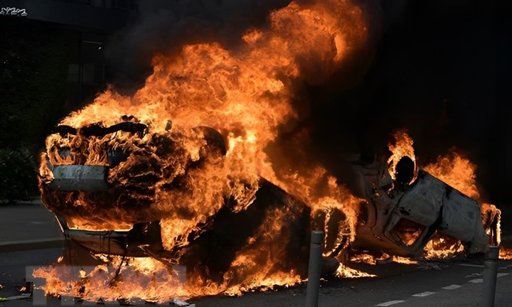 Pháp triển khai 45.000 cảnh sát cùng xe bọc thép để ứng phó bạo loạn