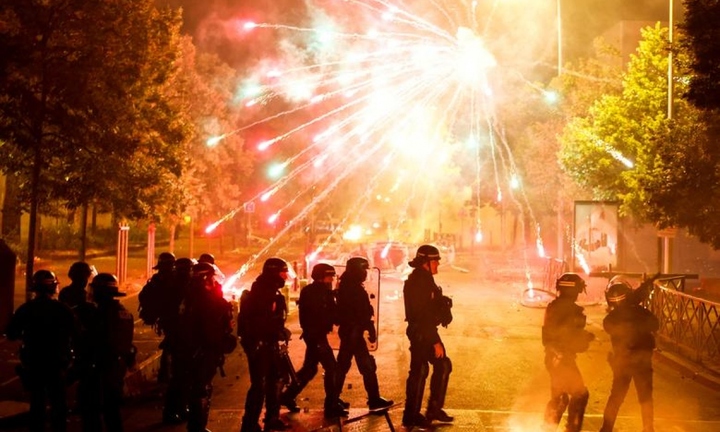 Vì sao nước Pháp thường xuyên xảy ra bạo loạn?