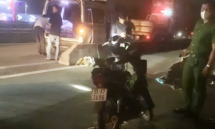 Tai nạn liên hoàn giữa 3 xe máy trong đêm ở TP.HCM, 3 người thương vong