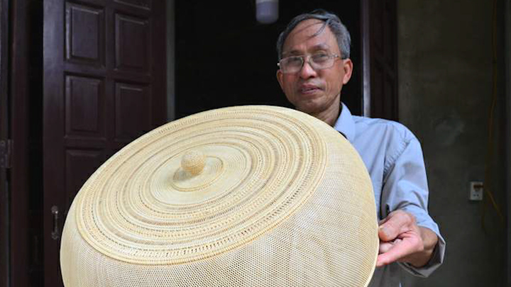 Chiếc lồng bàn mây tre giá 30 triệu đồng có gì đặc biệt?