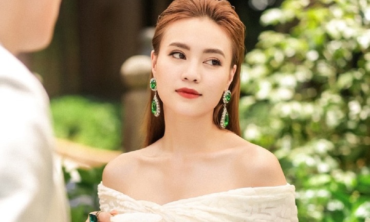 Đang livestream bị chê vừa già vừa xấu, Ninh Dương Lan Ngọc phản ứng bất ngờ