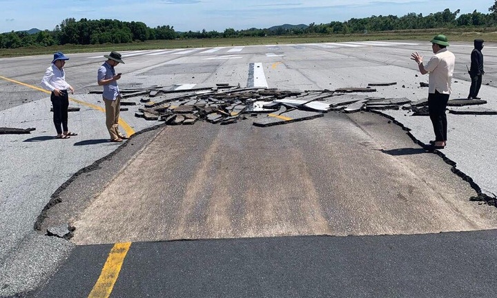Xuyên đêm vá vết nứt, sân bay Vinh mở cửa trở lại, đón các chuyến bay 
