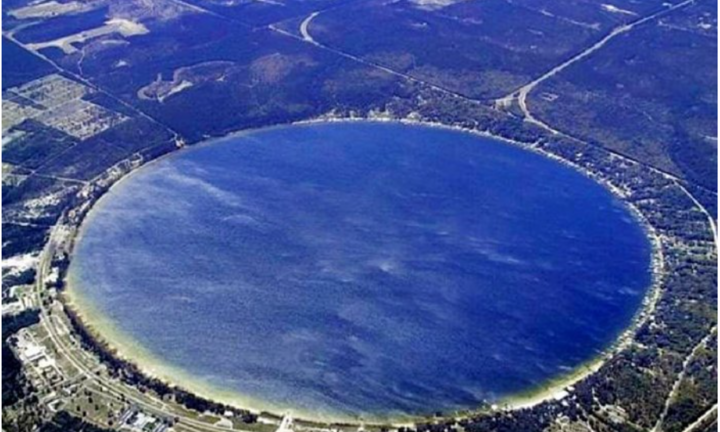 Khám phá bí ẩn hồ nước tự nhiên được mệnh danh tròn nhất thế giới