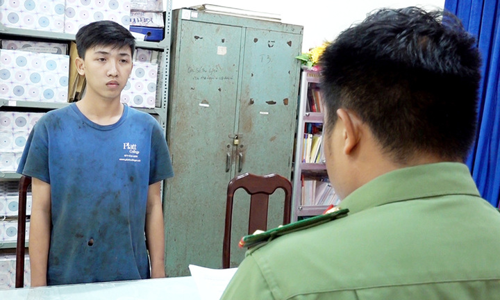 Tạm giữ hình sự nam thanh niên ở An Giang lên mạng mua súng 