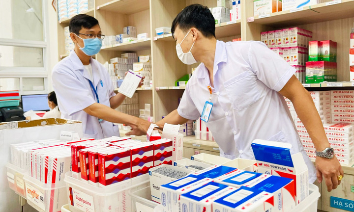 Sở Y tế TP.HCM yêu cầu bệnh viện không để người bệnh phải mua thuốc bên ngoài