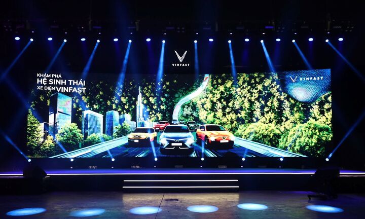 Hồi hộp màn ra mắt của 'ô tô điện quốc dân' VF 3 tại Triển lãm xe điện VinFast