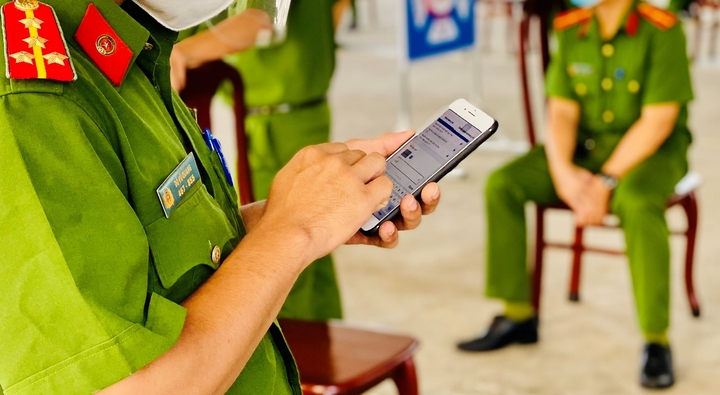 Công an có được kiểm tra điện thoại của người dân?