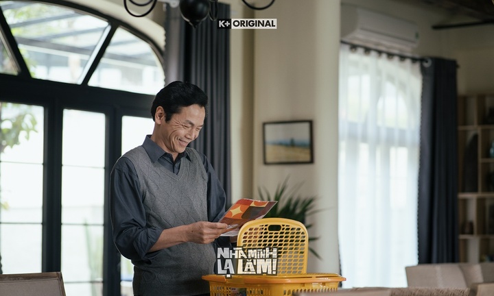Kéo màn 'vở kịch gia đình' trong phim 'Nhà mình lạ lắm'