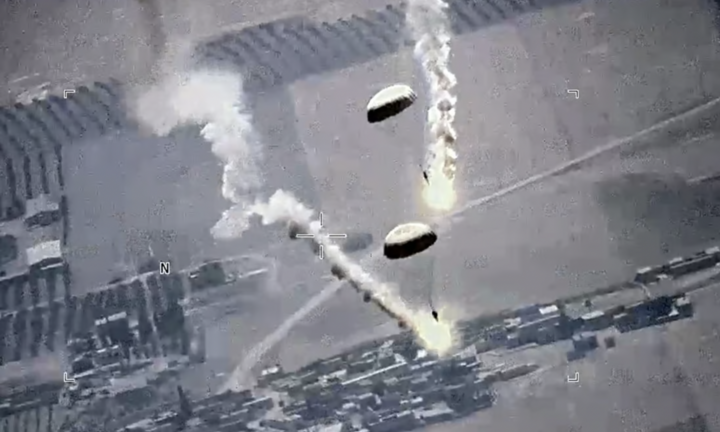 SU-35 của Nga thả pháo sáng ‘quấy rối’ máy bay Mỹ ở Syria