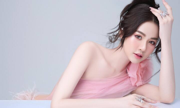 Cận cảnh vẻ đẹp ngọt ngào, trong trẻo như nàng thơ của Hoa khôi Đỗ Hà Trang