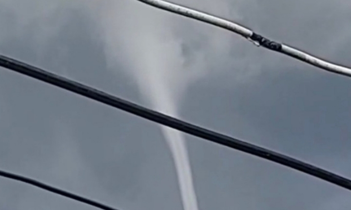 Vòi rồng xuất hiện ở Bạc Liêu