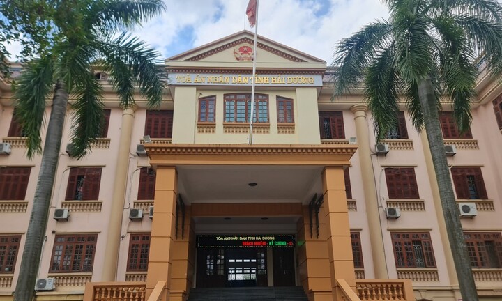 Xét xử người phụ nữ bị truy nã vẫn được cấp chứng minh nhân dân