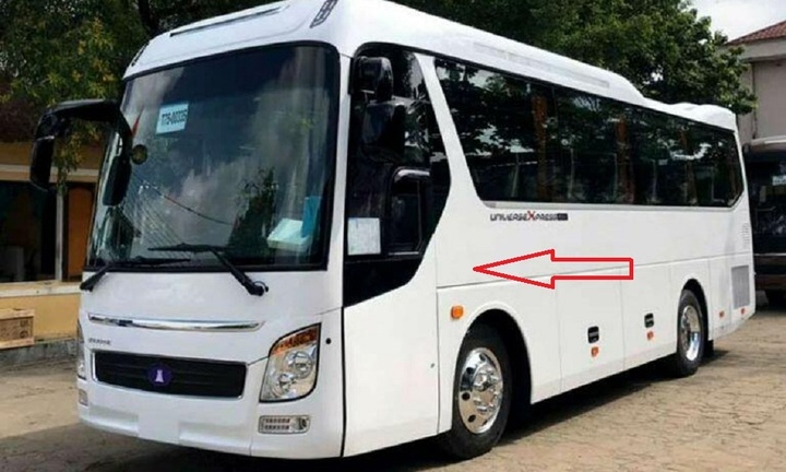 Tại sao xe khách không có cửa lên xuống ở phía bên trái?