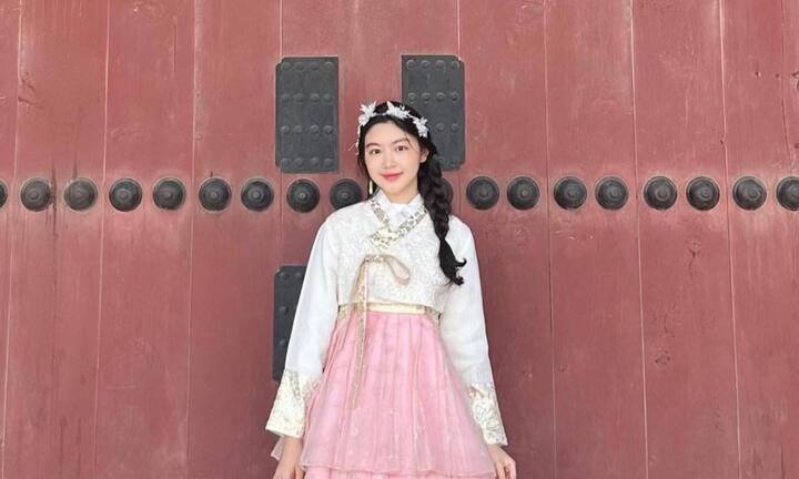 Con gái Quyền Linh diện hanbok, khoe sắc ngọt lịm ở Hàn Quốc