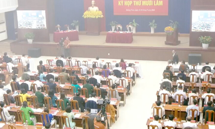 Vì sao khói bao trùm hội trường khiến kỳ họp HĐND tỉnh Quảng Nam tạm dừng?