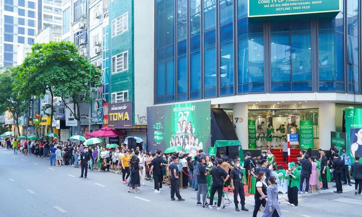 Thu Cúc lại 'vỡ trận' trong siêu sinh nhật tuổi 27