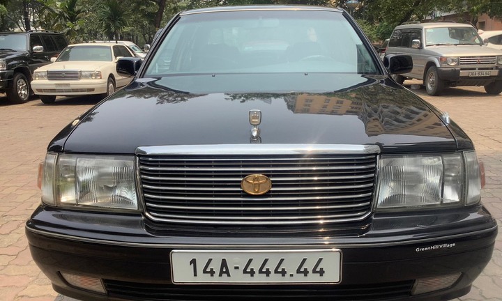 Đại gia Hà Nội chi hơn 1 tỷ đồng mua Toyota Crown 25 năm tuổi, biển lục quý 4