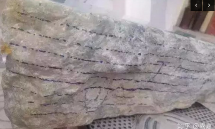 Chi 100 triệu mua tảng đá lạ, cắt ra mới biết thứ bên trong đáng giá hàng tỷ