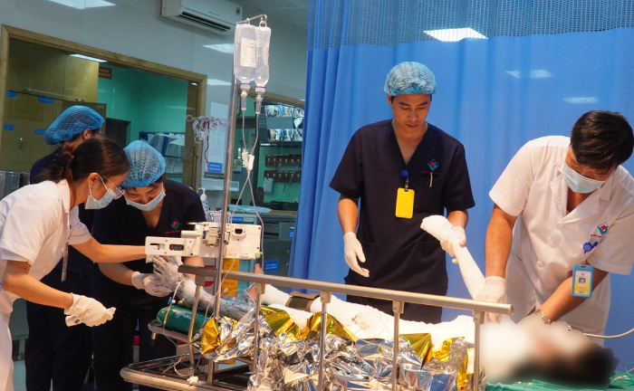 Đi câu cá, thiếu niên 13 tuổi bị điện giật bỏng 90% cơ thể