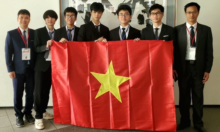 2 thí sinh Việt Nam giành huy chương vàng Olympic Vật lý quốc tế 2023