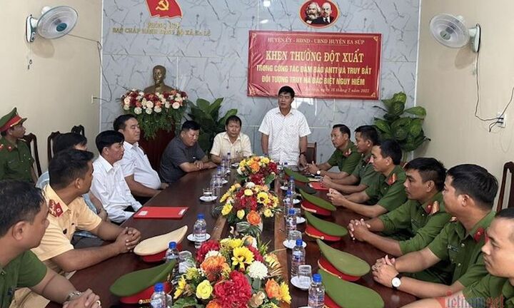 Thưởng nóng lực lượng truy bắt 3 kẻ bị truy nã vụ tấn công trụ sở xã ở Đắk Lắk