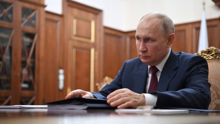 Tổng thống Putin: Đáp trả tương xứng nếu Ukraine sử dụng bom đạn chùm chống Nga