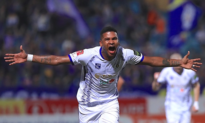 Ngoại binh toả sáng, Hà Nội FC san bằng điểm số với CLB Công an Hà Nội