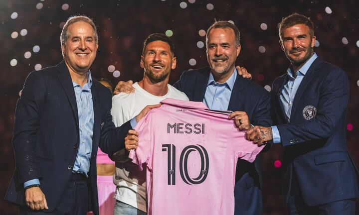 Messi ra mắt Inter Miami, Beckham trao tận tay áo số 10