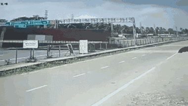 Xe container mất kiểm soát 'càn quét' trên cao tốc